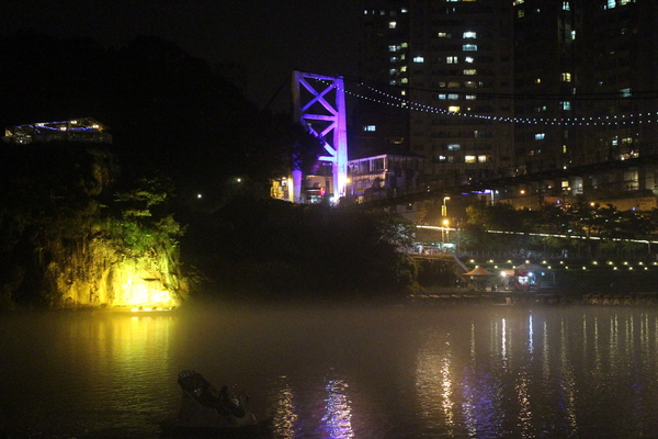 新北市碧潭風景區:與碧潭有約『銅響‧夏至』碧潭吊橋光雕秀