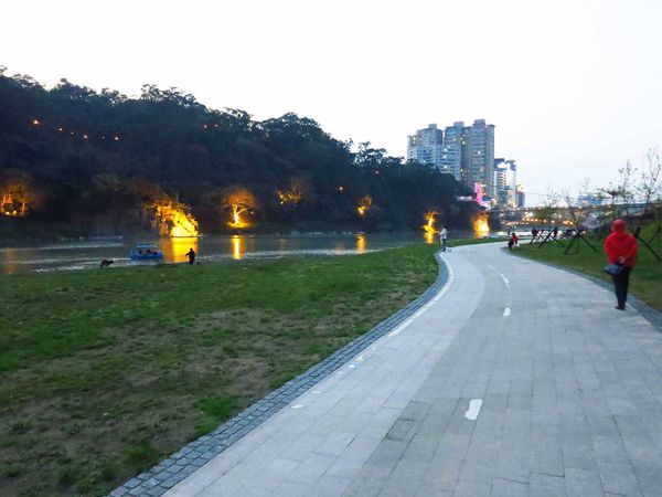 【台北旅遊】烏來老街、新店碧潭台北一日遊