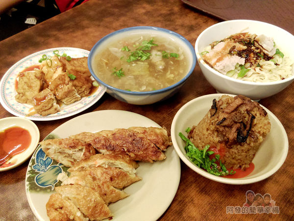 游記百年油飯07-美食上桌