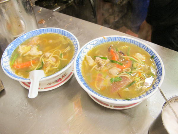 金字塔三角湯圓:(胖樺食記)大溪老街必吃人氣店家:金字塔鹹湯圓。各大媒體雜誌報導的再地美食。