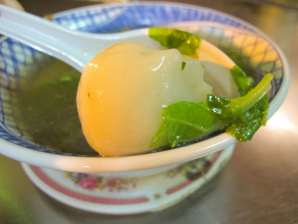 金字塔三角湯圓:(胖樺食記)大溪老街必吃人氣店家:金字塔鹹湯圓。各大媒體雜誌報導的再地美食。