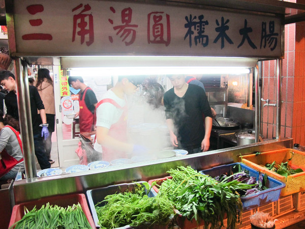 金字塔三角湯圓:(胖樺食記)大溪老街必吃人氣店家:金字塔鹹湯圓。各大媒體雜誌報導的再地美食。