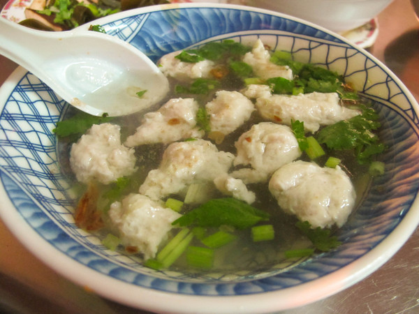 金字塔三角湯圓:(胖樺食記)大溪老街必吃人氣店家:金字塔鹹湯圓。各大媒體雜誌報導的再地美食。