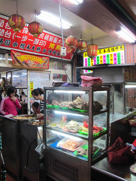 金字塔三角湯圓:(胖樺食記)大溪老街必吃人氣店家:金字塔鹹湯圓。各大媒體雜誌報導的再地美食。