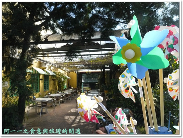 花間集:苗栗 大湖酒莊 草莓香腸&花間集 草莓奶昔~春日採草莓去