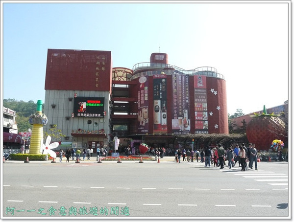 花間集:苗栗 大湖酒莊 草莓香腸&花間集 草莓奶昔~春日採草莓去