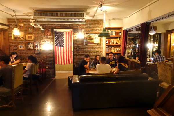 Woo Taipei 窩台北:(胖樺食記)台北東區超推薦酒吧「Woo Taipei窩台北」/超大份量拼盤/特色調酒/咖啡廳/義大利麵