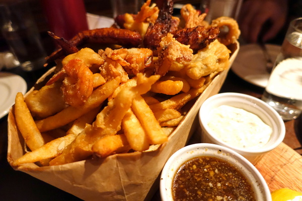 Woo Taipei 窩台北:(胖樺食記)台北東區超推薦酒吧「Woo Taipei窩台北」/超大份量拼盤/特色調酒/咖啡廳/義大利麵