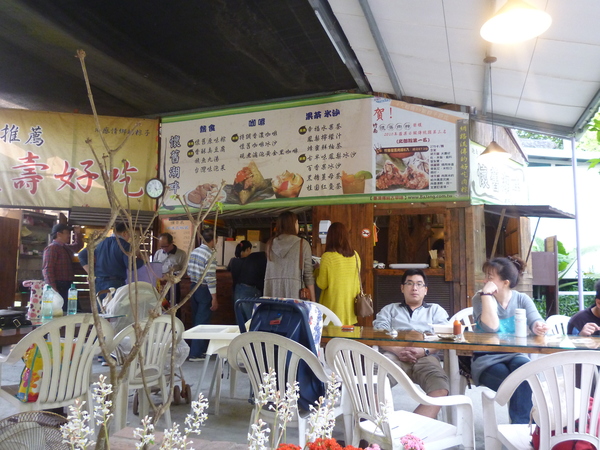 竹南懷舊肉粽:【苗栗竹南】十二寮風景區,在湖畔吃肉粽配咖啡-懷舊湖畔