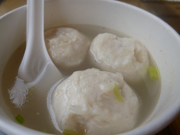 竹南懷舊肉粽:【苗栗竹南】十二寮風景區,在湖畔吃肉粽配咖啡-懷舊湖畔