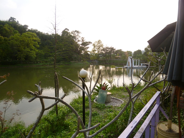 竹南懷舊肉粽:【苗栗竹南】十二寮風景區,在湖畔吃肉粽配咖啡-懷舊湖畔