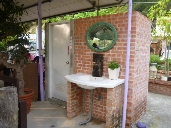 竹南懷舊肉粽:【苗栗竹南】十二寮風景區,在湖畔吃肉粽配咖啡-懷舊湖畔