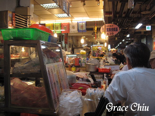 仁愛市場第一棟二樓A33攤：A33攤生魚飯～想吃請耐心等候^^