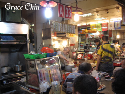 仁愛市場第一棟二樓A33攤：A33攤生魚飯～想吃請耐心等候^^