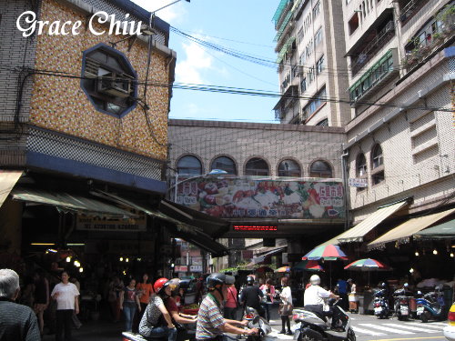 仁愛市場第一棟二樓A33攤：A33攤生魚飯～想吃請耐心等候^^