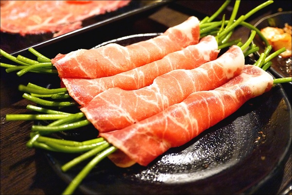 潮肉壽喜燒(忠孝店)：【潮肉壽喜燒】好吃永遠值得久候！超優質壽喜燒又一發！