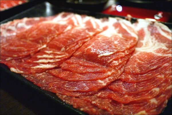 潮肉壽喜燒(忠孝店)：【潮肉壽喜燒】好吃永遠值得久候！超優質壽喜燒又一發！