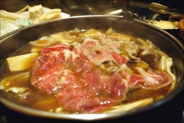 潮肉壽喜燒(忠孝店)：【潮肉壽喜燒】好吃永遠值得久候！超優質壽喜燒又一發！