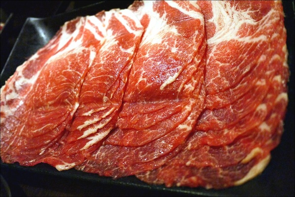 潮肉壽喜燒(忠孝店)：【潮肉壽喜燒】好吃永遠值得久候！超優質壽喜燒又一發！