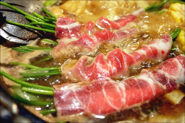 潮肉壽喜燒(忠孝店)：【潮肉壽喜燒】好吃永遠值得久候！超優質壽喜燒又一發！