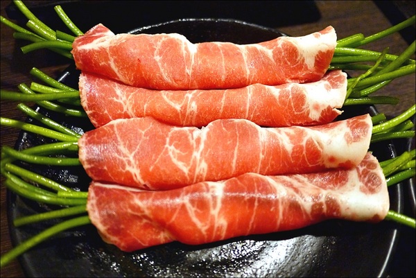 潮肉壽喜燒(忠孝店)：【潮肉壽喜燒】好吃永遠值得久候！超優質壽喜燒又一發！