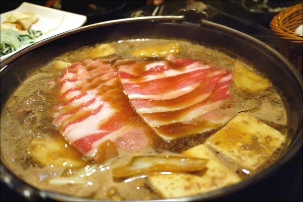 潮肉壽喜燒(忠孝店)：【潮肉壽喜燒】好吃永遠值得久候！超優質壽喜燒又一發！