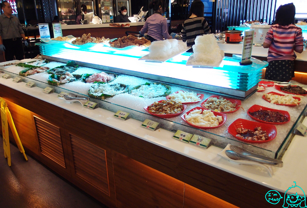 精彩火鍋(台北館前店):【試吃】肉片現點現切!火鍋吃到飽「精彩火鍋(台北館前店)」