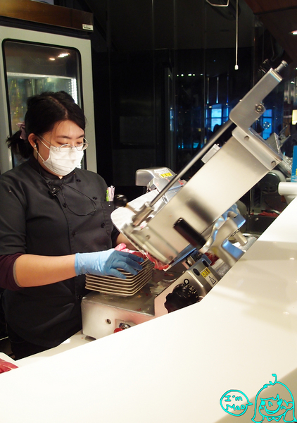 精彩火鍋(台北館前店):【試吃】肉片現點現切!火鍋吃到飽「精彩火鍋(台北館前店)」