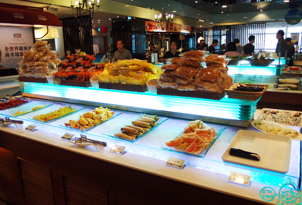 精彩火鍋(台北館前店):【試吃】肉片現點現切!火鍋吃到飽「精彩火鍋(台北館前店)」