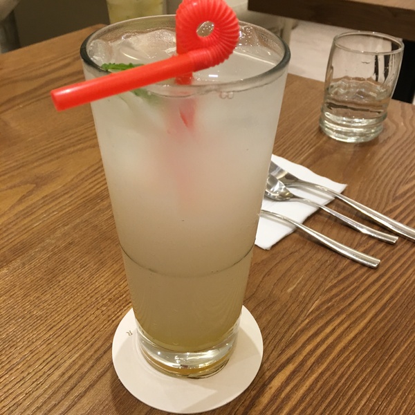 Monteur 夢甜屋(中山門市)：[捷運中山站美食] 好夢幻的Monteur 夢甜屋 - 猶如置身在芭比娃娃王國喲!!咱們一起幻想吧!!