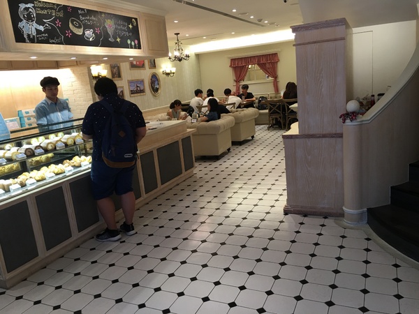 Monteur 夢甜屋(中山門市)：[捷運中山站美食] 好夢幻的Monteur 夢甜屋 - 猶如置身在芭比娃娃王國喲!!咱們一起幻想吧!!