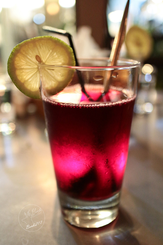 Banbi217 美食旅遊: Toasteria Cafe 3號,帕尼尼三明治餐廳、義大利麵、消夜、酒吧(台北東區,捷運忠孝敦化站)