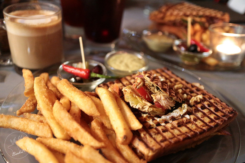 Banbi217 美食旅遊: Toasteria Cafe 3號,帕尼尼三明治餐廳、義大利麵、消夜、酒吧(台北東區,捷運忠孝敦化站)