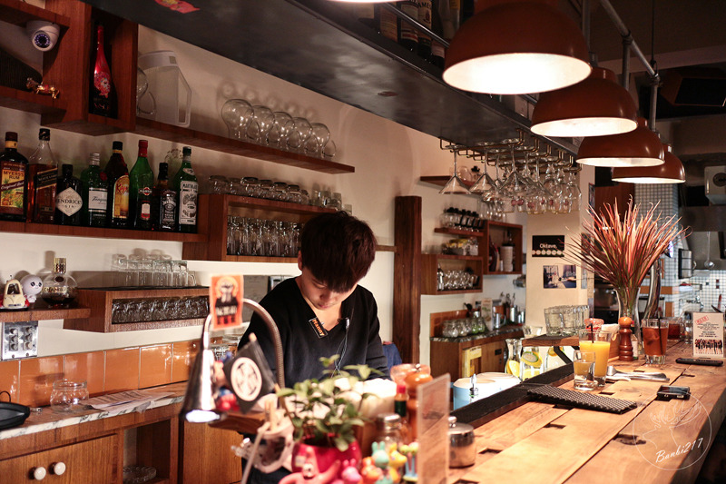 Banbi217 美食旅遊: Toasteria Cafe 3號,帕尼尼三明治餐廳、義大利麵、消夜、酒吧(台北東區,捷運忠孝敦化站)