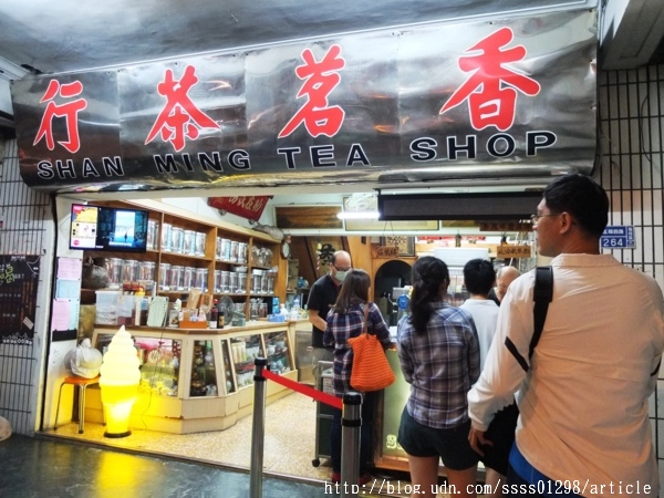香茗茶行:【美食特搜。高雄鹽埕區】香茗茶行。高雄人的極品“茶風味霜淇淋” 鹽埕70年老茶行必喝鮮奶茶