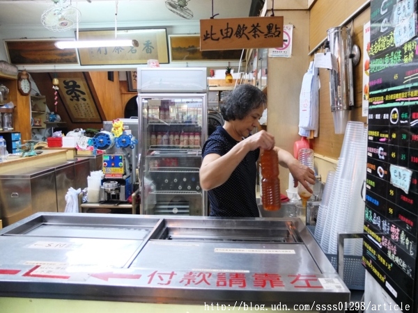 香茗茶行:【美食特搜。高雄鹽埕區】香茗茶行。高雄人的極品“茶風味霜淇淋” 鹽埕70年老茶行必喝鮮奶茶