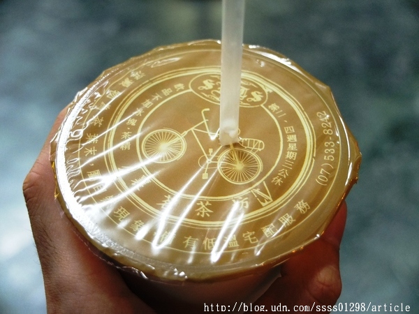 香茗茶行:【美食特搜。高雄鹽埕區】香茗茶行。高雄人的極品“茶風味霜淇淋” 鹽埕70年老茶行必喝鮮奶茶