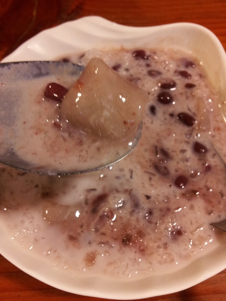 豆子:【台中東海】豆子 超滑嫩仙草 又Q又香的芋圓 大推!