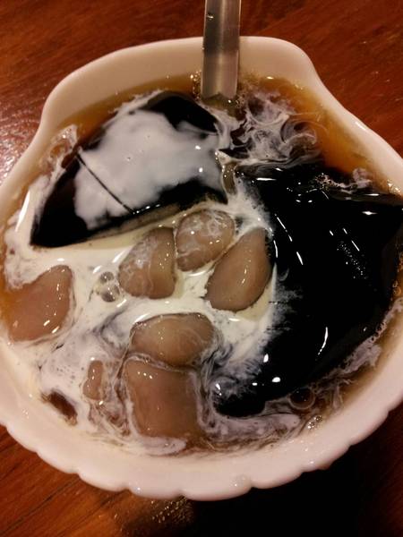 豆子:【台中東海】豆子 超滑嫩仙草 又Q又香的芋圓 大推!