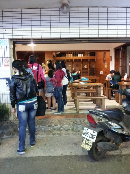 豆子:【台中東海】豆子 超滑嫩仙草 又Q又香的芋圓 大推!