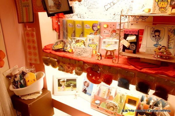 粉紅捲捲娃娃主題餐廳：【台中東海】粉紅捲捲娃娃主題餐廳－女孩們的粉色夢幻餐廳，裝潢可愛又有好多娃娃喔！牛奶鍋喝起來很牛奶！