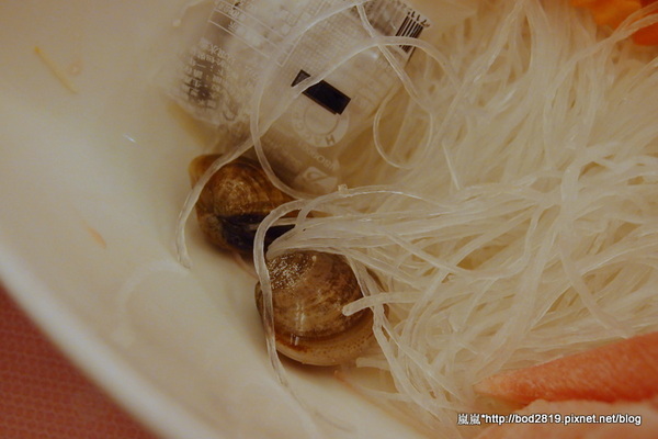 粉紅捲捲娃娃主題餐廳：【台中東海】粉紅捲捲娃娃主題餐廳－女孩們的粉色夢幻餐廳，裝潢可愛又有好多娃娃喔！牛奶鍋喝起來很牛奶！