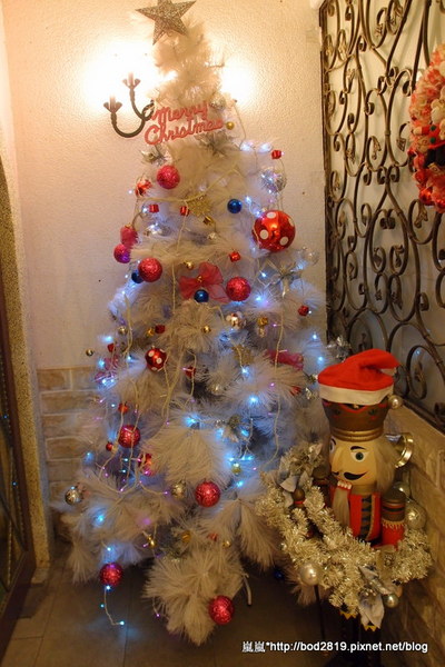 粉紅捲捲娃娃主題餐廳：【台中東海】粉紅捲捲娃娃主題餐廳－女孩們的粉色夢幻餐廳，裝潢可愛又有好多娃娃喔！牛奶鍋喝起來很牛奶！