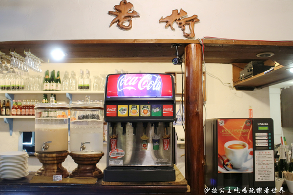 老街義式廚房:三重吃到飽『老街義式廚房』義大利麵/披薩/炸雞/天台廣場/捷運台北橋站