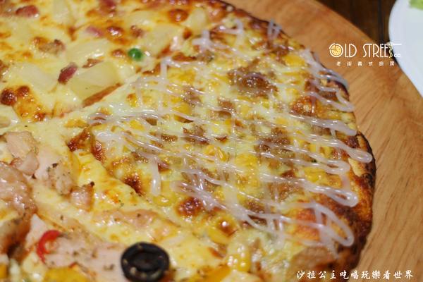 老街義式廚房:三重吃到飽『老街義式廚房』義大利麵/披薩/炸雞/天台廣場/捷運台北橋站