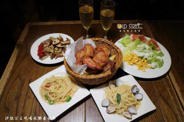 老街義式廚房:三重吃到飽『老街義式廚房』義大利麵/披薩/炸雞/天台廣場/捷運台北橋站
