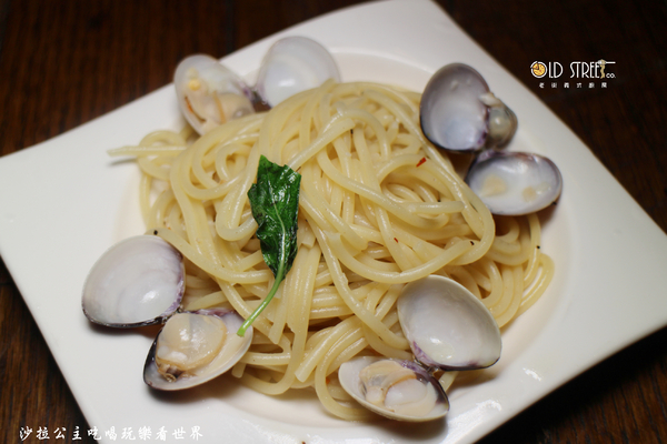 老街義式廚房:三重吃到飽『老街義式廚房』義大利麵/披薩/炸雞/天台廣場/捷運台北橋站