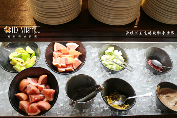 老街義式廚房:三重吃到飽『老街義式廚房』義大利麵/披薩/炸雞/天台廣場/捷運台北橋站