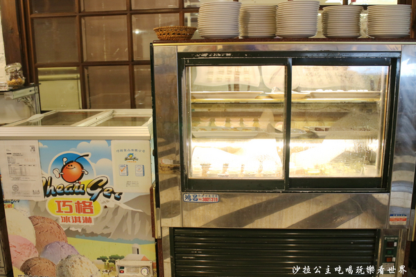 老街義式廚房:三重吃到飽『老街義式廚房』義大利麵/披薩/炸雞/天台廣場/捷運台北橋站