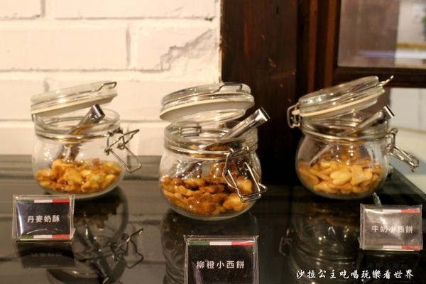 老街義式廚房:三重吃到飽『老街義式廚房』義大利麵/披薩/炸雞/天台廣場/捷運台北橋站